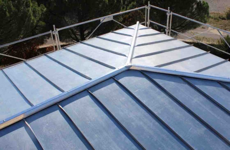 Création d'un toit complet en zinc avec des parties sur-mesure à Maison-Alfort