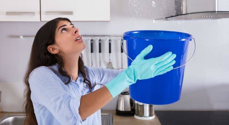 Mon toit a une fuite d'eau suite à un orage dans le Val de Marne, que faire ?